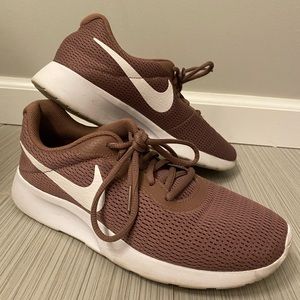 Burnt Blush Nike Tanjun Women's Sneakers Size 9